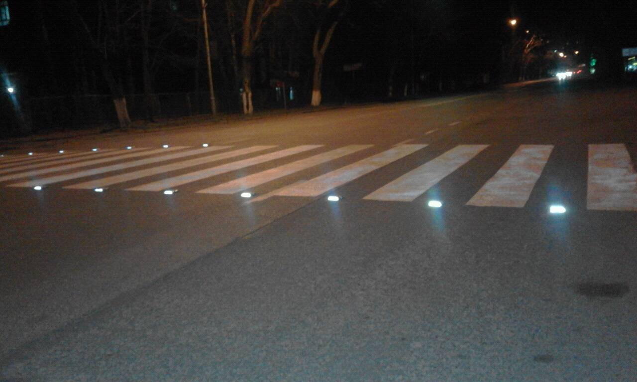 В Ужгороді облаштували світловідбиваючі пішохідні переходи (ФОТО)