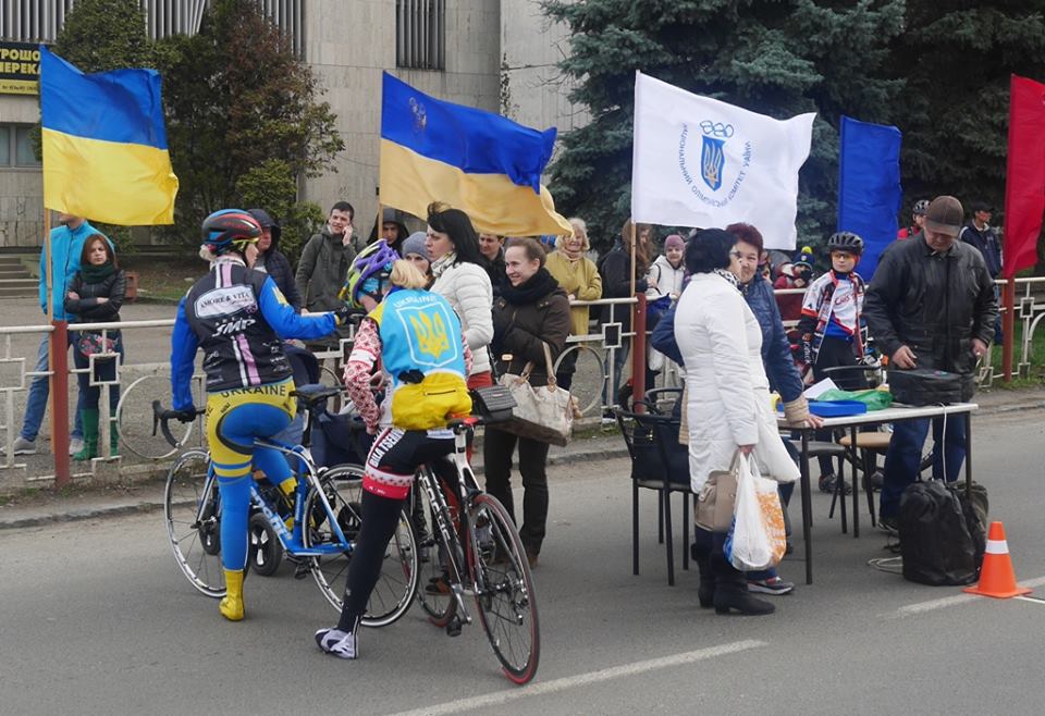 В Ужгороді з обмеженням руху Минайською стартували велосипедні перегони (ФОТО)
