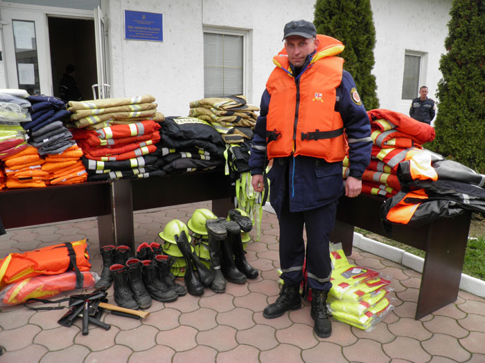 Закарпатські рятувальники отримали гуманітарну допомогу від колег із Швейцарії (ФОТО)