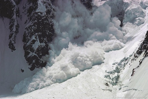 В очікуванні снігопадів та хуртовини на високогір'ї на Закарпатті попередили про лавинонебезпеку