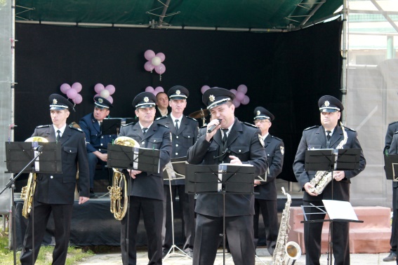 В Ужгороді фестиваль "Сакура-Фест" відкрили виступом оркестру міліції (ФОТО, ВІДЕО)