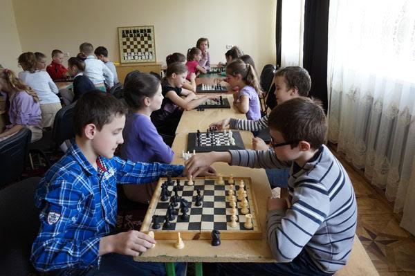 На Тячівщині юні тересвянці опановують шахову майстерність (ФОТО)