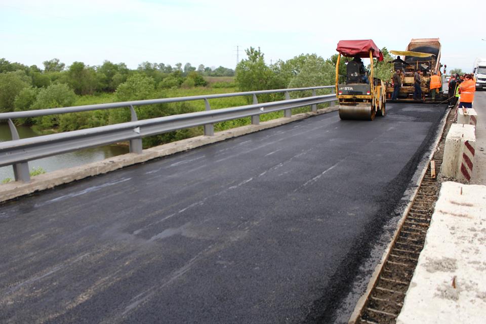 Капремонт Паланківського моста в Мукачеві планують завершити до кінця травня (ФОТО)