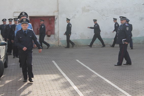 В Ужгороді поліцейських-порушників вивели марширувати на плац (ФОТО)
