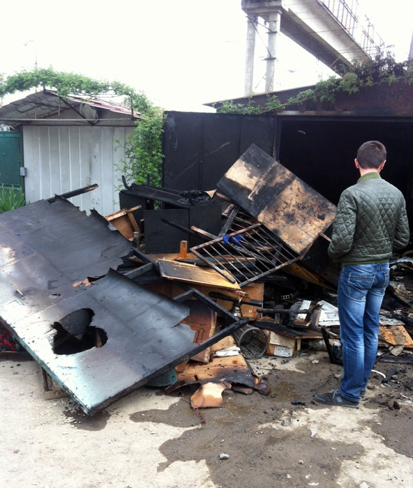 В Ужгороді в пожежі в гаражі згорів мотоцикл та меблі 