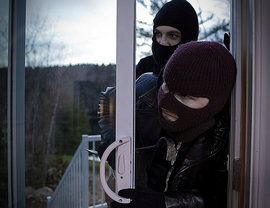 В Ужгороді міліція розшукує злодіїв, що вночі обікрали будинок