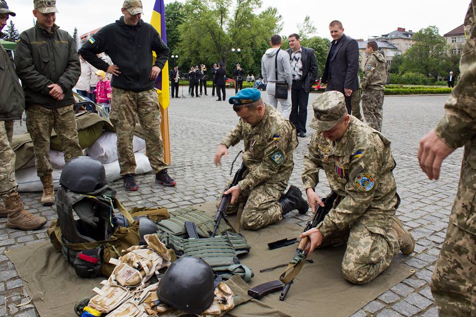 Ветерани АТО в Ужгороді відзначали 9 травня окремо від влади (ФОТО)