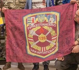 Збірна України поїде на футбольне Євро-2016 із бойовим прапором закарпатської 128-ї бригади (ФОТО)