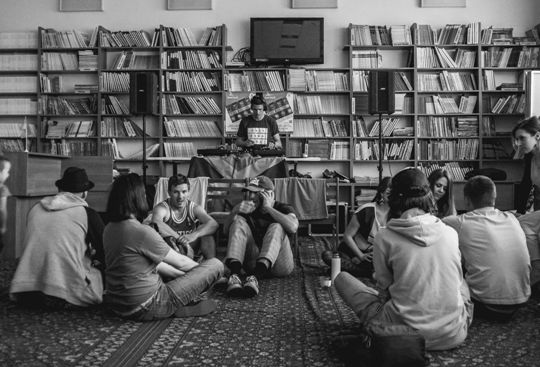 В обласній книгозбірні в Ужгороді атмосферно провели вінілову вечірку "Круглий звук у бібліотеці-2" (ФОТО)