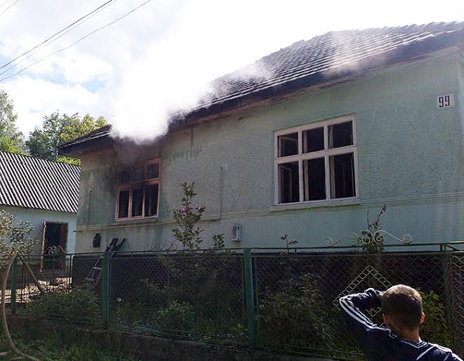 На Свалявщині пожежа у житловому будинку знищила домашнє майно, документи та електротехніку (ФОТО)