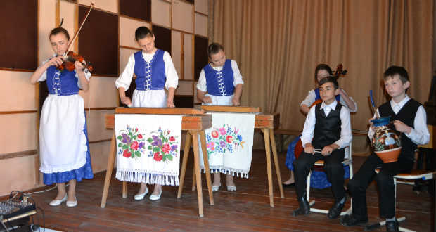В угорському Бейкешчаба діти влаштували доброчинний концерт на підтримку Косинської школи мистецтв