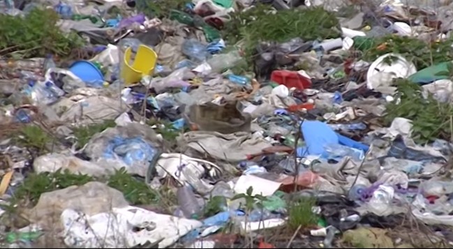 Тонни сміття біля підніжжя Говерли на Закарпатті загрожують міжнародним екологічним лихом (ВІДЕО)
