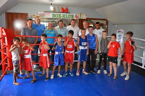 У Мукачеві відкрили боксерський ринг, де тренуватимуться діти (ФОТО)