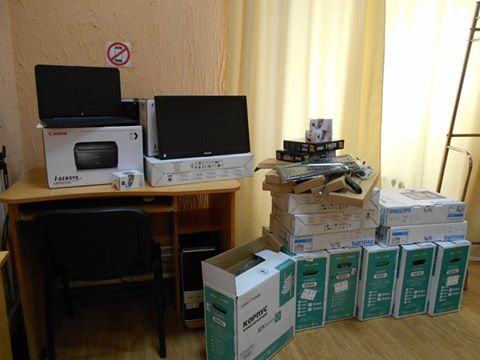 Міську бібліотеку в Мукачеві "доукомплектували" компютерами, принтерами та фотоапаратом