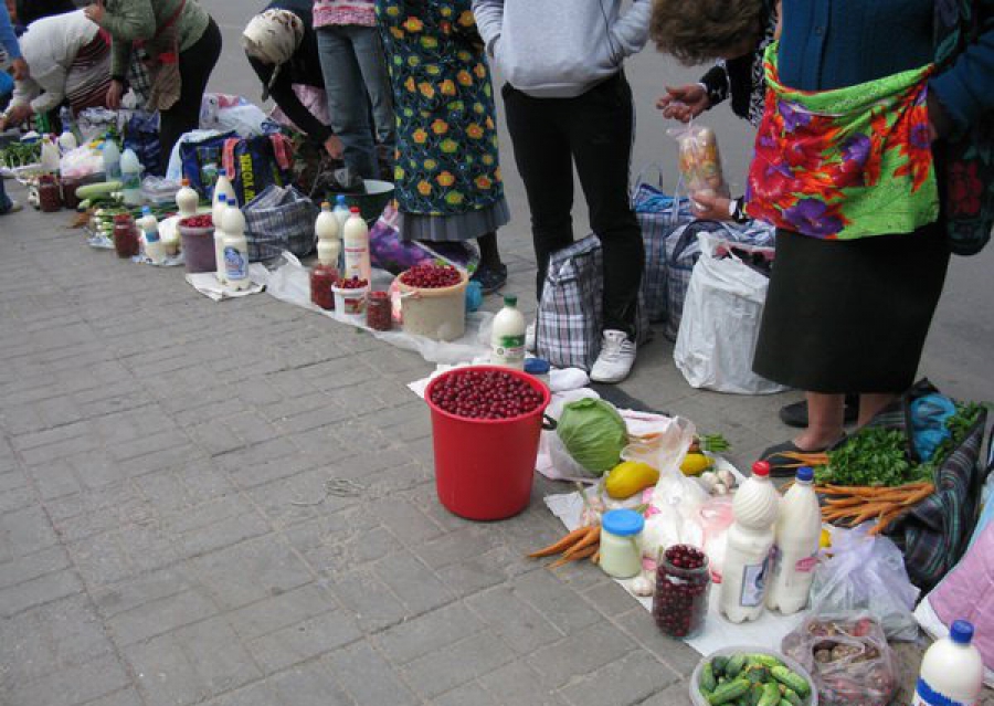 У Мукачеві за 3 дні складено 8 протоколів за торгівлю "з тротуарів"