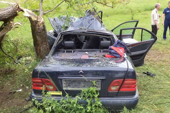 У лікарні помер ще один чоловік-пасажир авта, що врізалося в дерево на Хустщині (ФОТО)