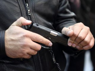 У Мукачеві після пострілів затримали двох неповнолітніх із пістолетами (ФОТО)