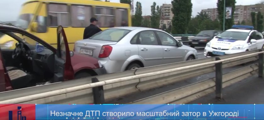Чергове автозіткнення на мосту Масарика спровокувало масштабний півгодинний затор в Ужгороді (ВІДЕО)