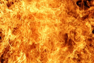 У Мукачеві з пожежі в закинутій котельні порятували двох безхатьків