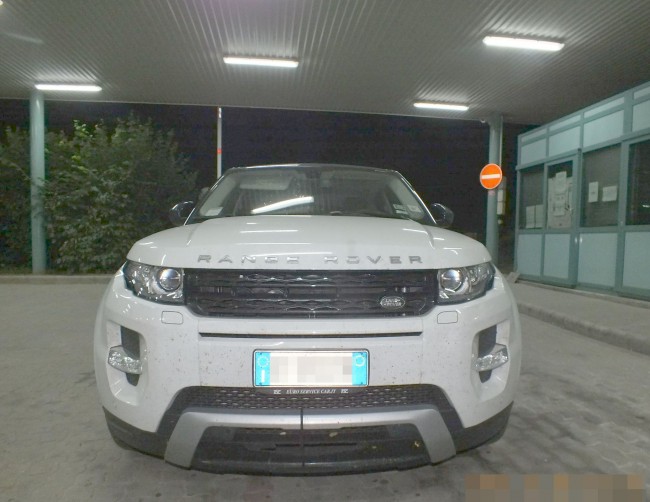 Угорці зупинили українця на кордоні на краденому в Італії елітному Range Rover (ФОТО)