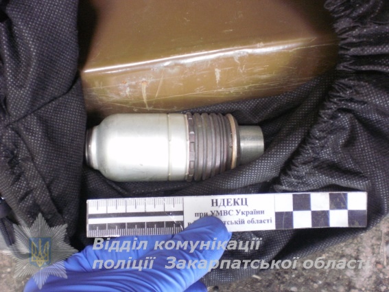 В Ужгороді на смітнику знайшли 1080 патронів та гранату (ФОТО)