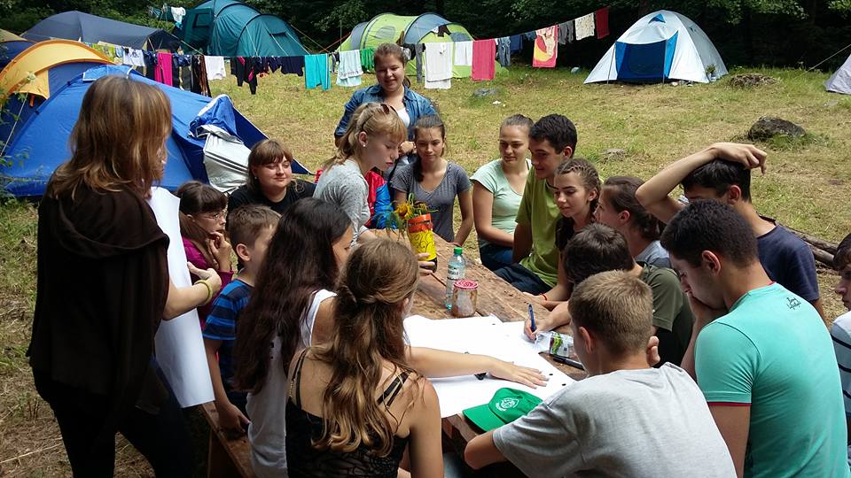 На Іршавщині діти зі "Школи у природі" на власні очі побачили рідкісних метеликів (ФОТО)
