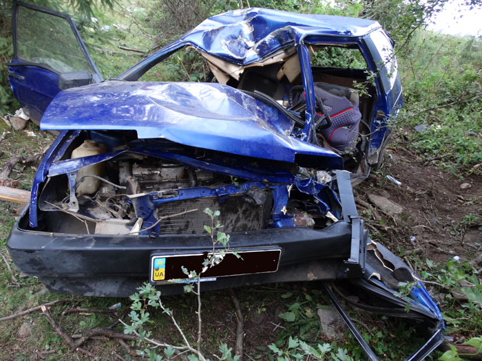 Внаслідок ДТП на Міжгірщині пасажир легковика загинув, а водій – в реанімації (ФОТО)