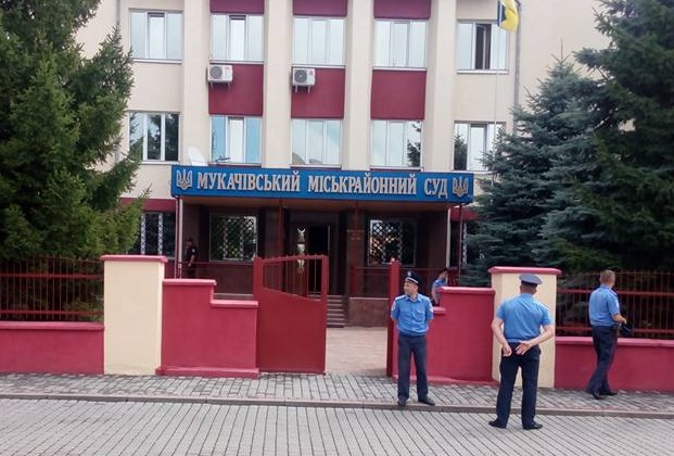 Мукачівський суд "усно" продовжив строки тримання під вартою правосекторівців до 6 вересня (ФОТО, ВІДЕО)