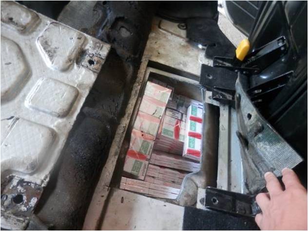 В угорця вилучили Land Rover через 400 пачок контрабандних сигарет (ФОТО)