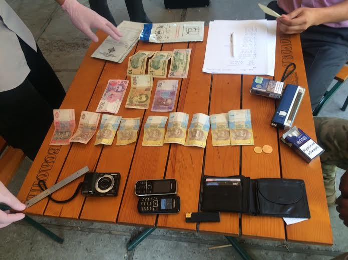 На хабарі в 15 тис грн затримано працівника Мукачівського військового комісаріату (ФОТО)