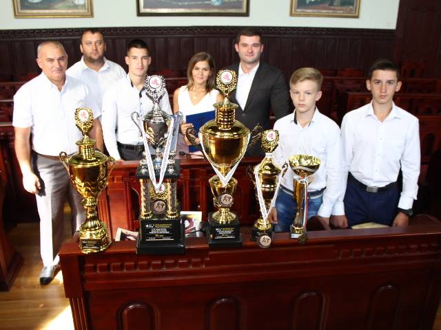 У Мукачеві нагородили юних каратистів, які привезли перемоги та чемпіонські титули з міжнародних змагань