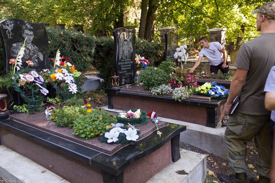 ФОТОФАКТ. В Ужгороді побратими вшанували пам'ять полеглих у російсько-українській війні на Донбасі