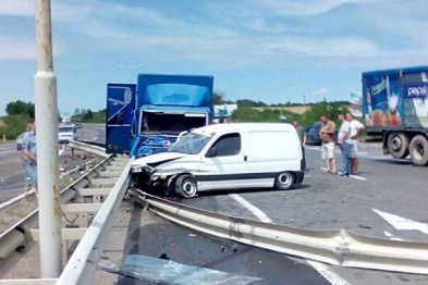 На Ужгородщині внаслідок зіткнення вантажівки МАN із легковиком травмувався пасажир вантажівки (ФОТО)