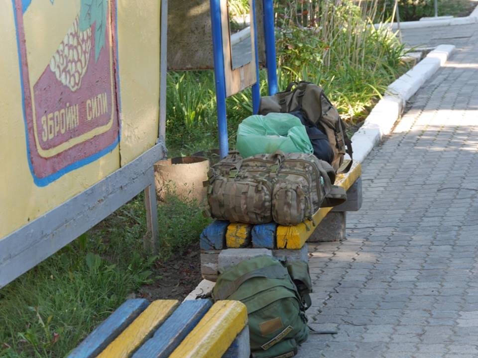 Чергова група бійців з Ужгорода відправилася на Схід слідкувати за дотриманням порядку військовослужбовцями (ФОТО)
