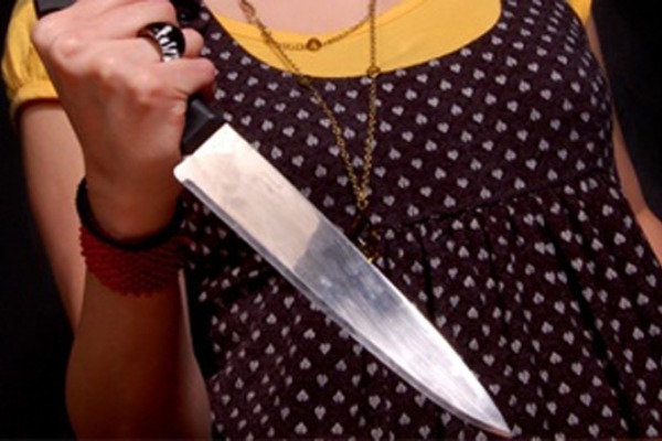 Одразу двом жінкам на Мукачівщині оголошено підозри за напади із ножами на чоловіків 