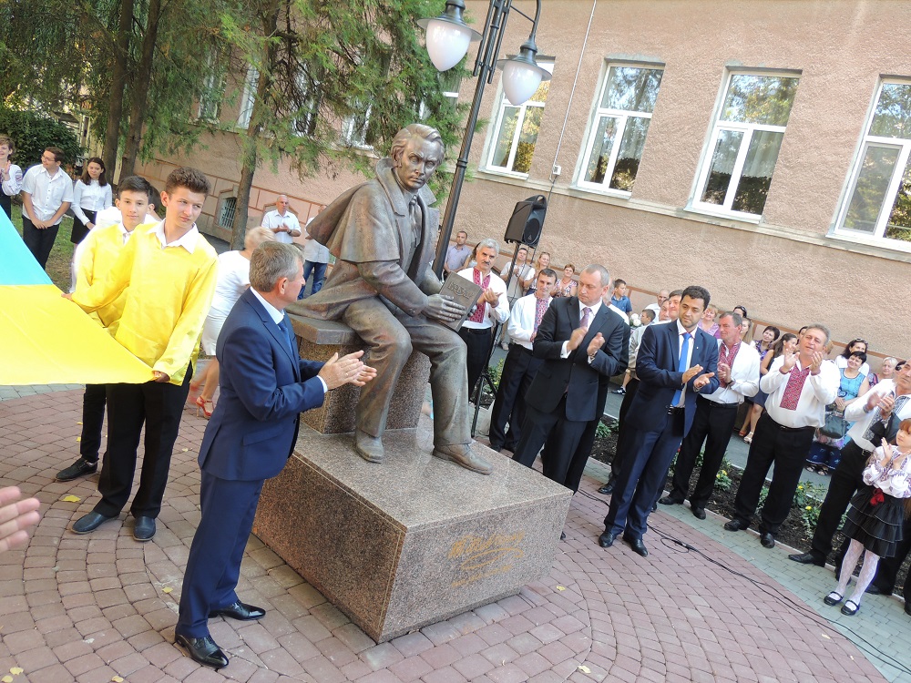 У Берегові урочисто відкрили пам’ятник Тарасові Шевченку (ФОТО)