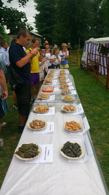 На виготовлення 35 видів "фестивальних" "бичківських голубців" на Рахівщині пішло 75 кг рису та 40 кг м'яса (ФОТО)