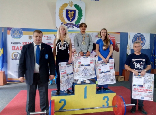 Закарпатські паверліфтери повернулися з Чемпіонату України з чемпіонством та медалями (ФОТО)