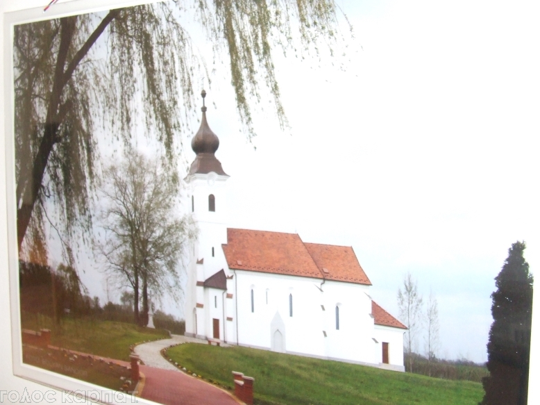 У Берегові експонують виставку світлин храмів Угорщини від фотомитця з Ніредьгази (ФОТО)