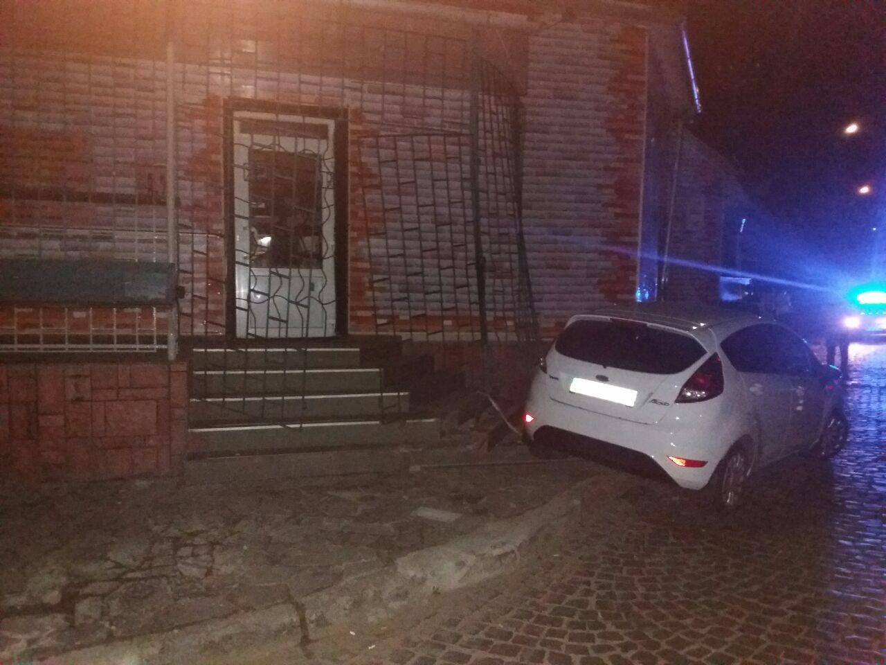 ВІДЕО затримання п'яного прокурора у Мукачеві за кермом, що тікав від поліції