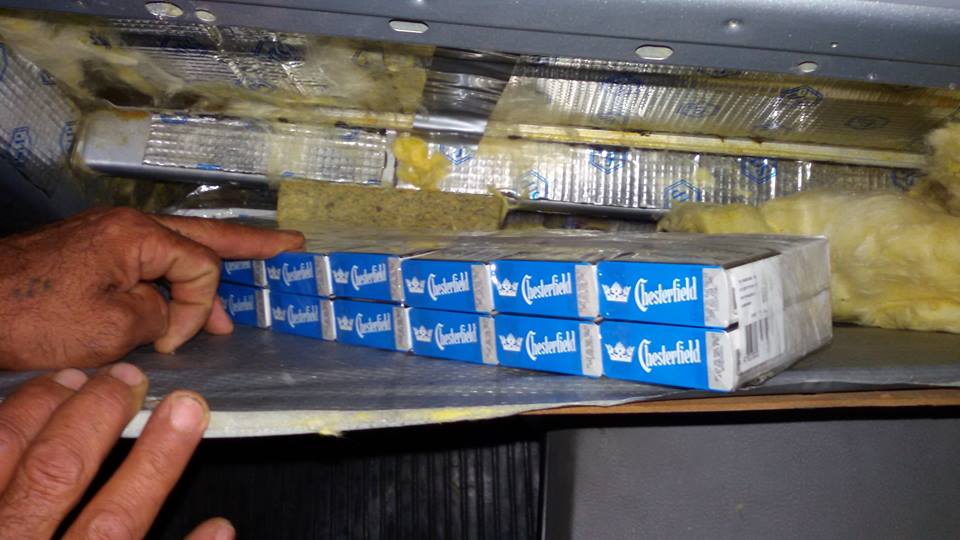 На кордоні на Закарпатті українець через 420 пачок сигарет позбувся авта вартістю в понад 190 тис грн (ФОТО)