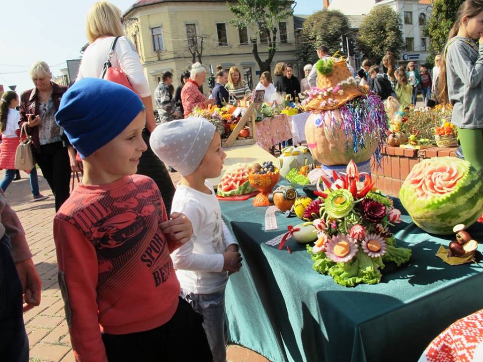 "СмачноФест. Їж. Твори. Дивуй" у рамках відзначення Дня міста стартував в Ужгороді (ФОТО)