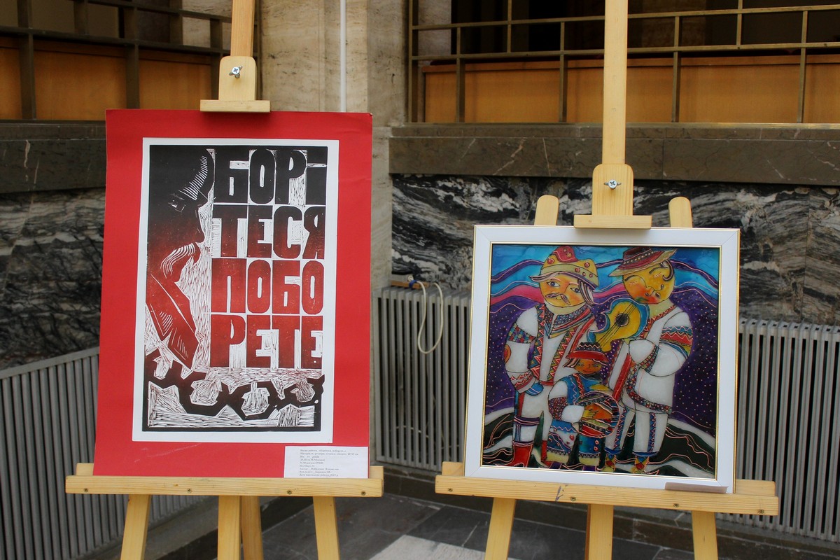 В Ужгороді експонують художні роботи за творчістю Шевченка від понад 150 школярів (ФОТО)
