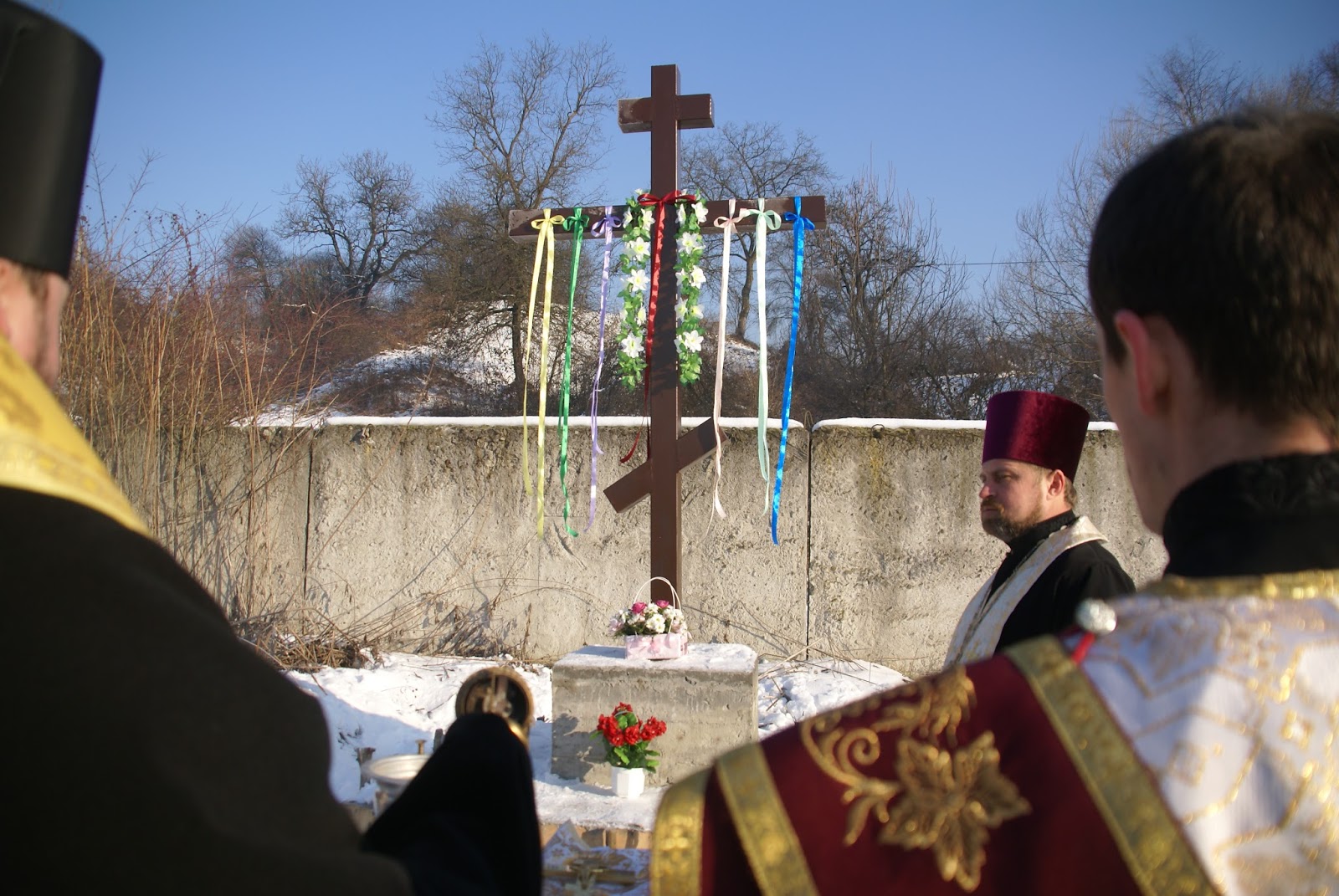 Єпископ Варсонофій освятив хрест на місці майбутнього будівництва церкви УПЦ КП в у Сваляві (ФОТО)