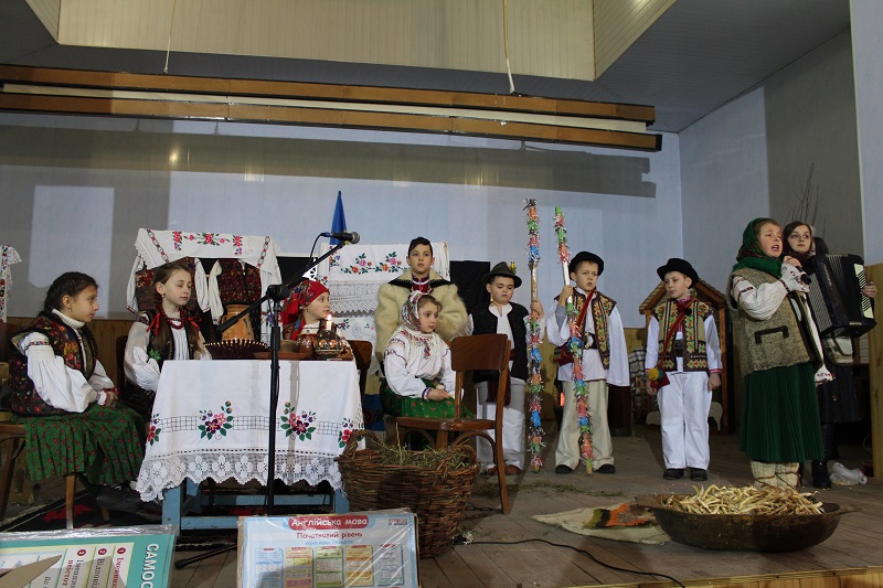 "Різдвяна зіронька" зібрала у тячівській Нересниці юних колядників з навколишніх сіл (ФОТО)
