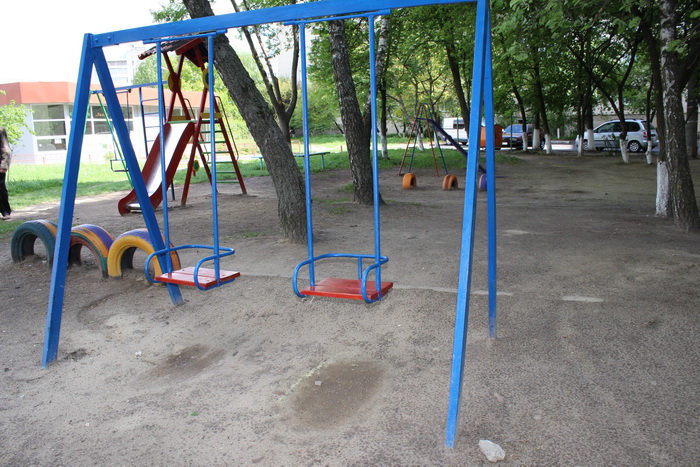 В Ужгороді попередили незаконну оренду прибудинкової територію, на якій знаходиться дитячий майданчик
