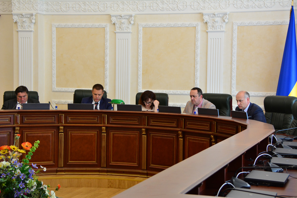 Перша Дисциплінарна палата ВРП попередила ужгородського суддю і відкрила дисциплінарну справу стосовно мукачівського