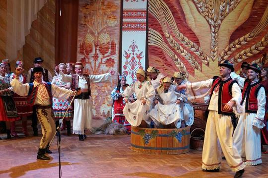 Закарпатський народний хор концертом вітав колег з Вінниці (ФОТО)