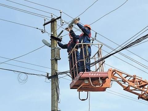 "Закарпаттяобленерго" до кінця дня обіцяє відновити електропостачання у всіх районах 