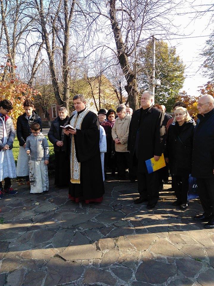 У Мукачеві Закарпатська єпархія УПЦ КП вшанувала пам'ять жертв Великого терору (ФОТО)